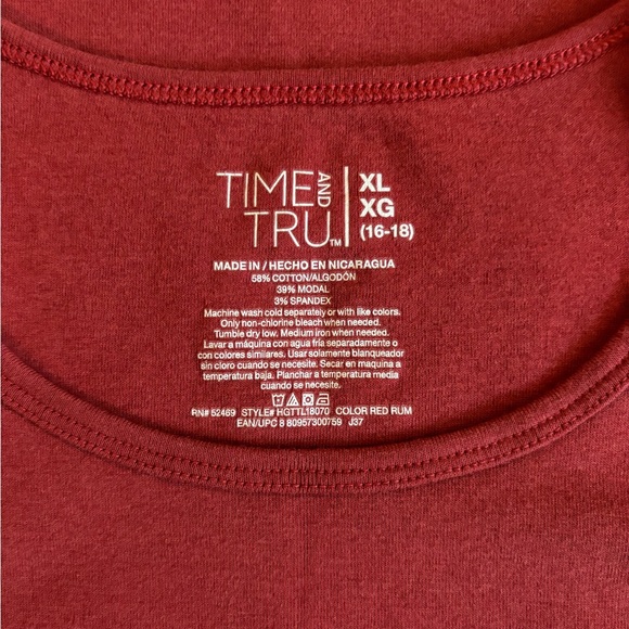 Women’s Time & Tru Scoop Neck Cotton T - Picture 2 of 3